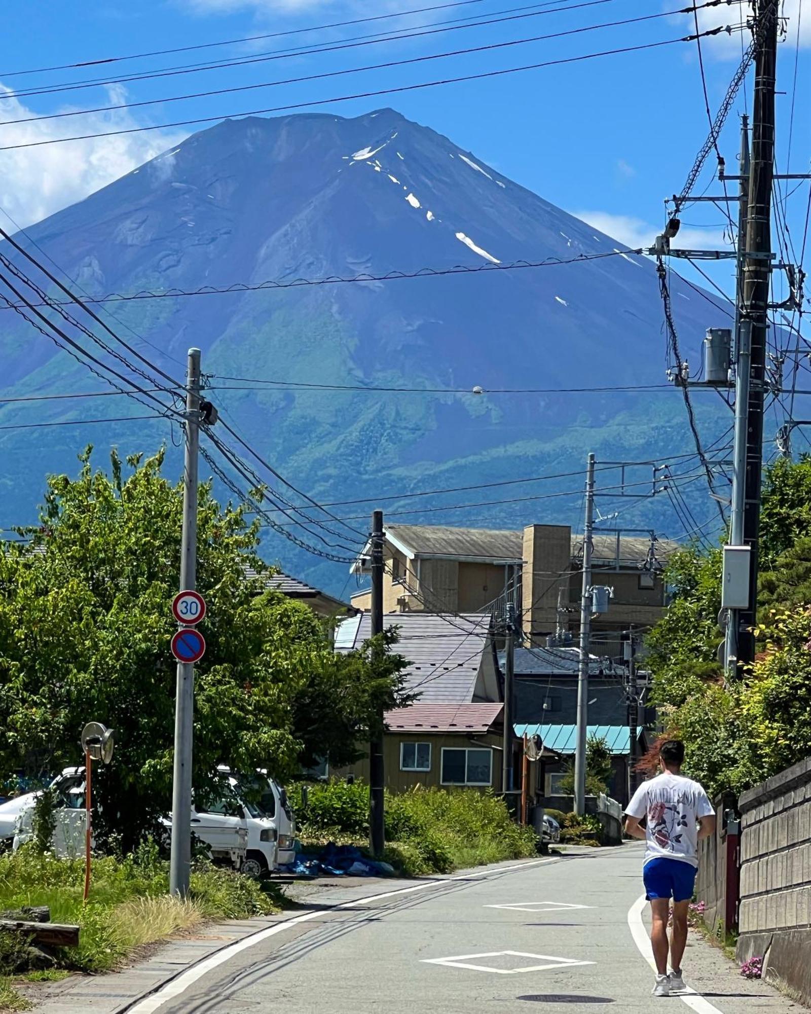 Hostel Fuji Matsuyama Base Fujiyoshida Exteriör bild